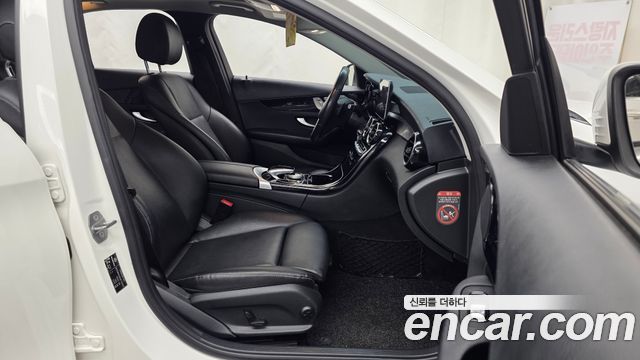 Mercedes-Benz C-Class 2018 — photo 11