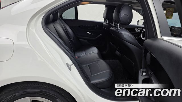 Mercedes-Benz C-Class 2018 — photo 12