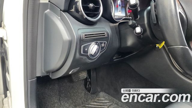 Mercedes-Benz C-Class 2018 — photo 17