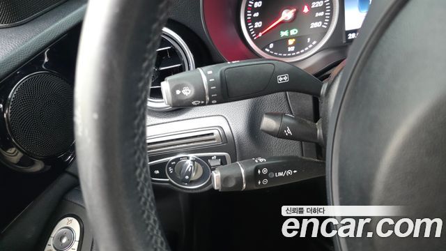 Mercedes-Benz C-Class 2018 — photo 19