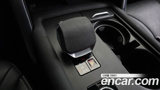 Land Rover Discovery 2022 — photo 9