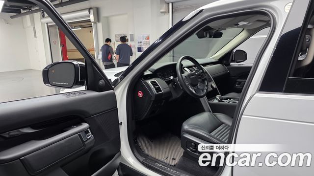 Land Rover Discovery 2022 — photo 10