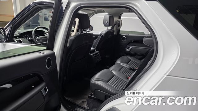 Land Rover Discovery 2022 — photo 11