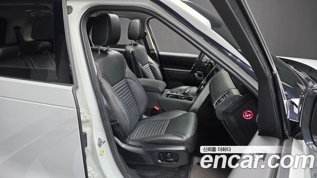 Land Rover Discovery 2022 — photo 12