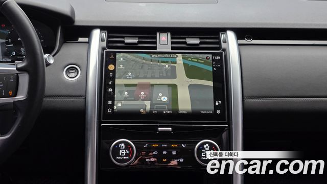 Land Rover Discovery 2022 — photo 16