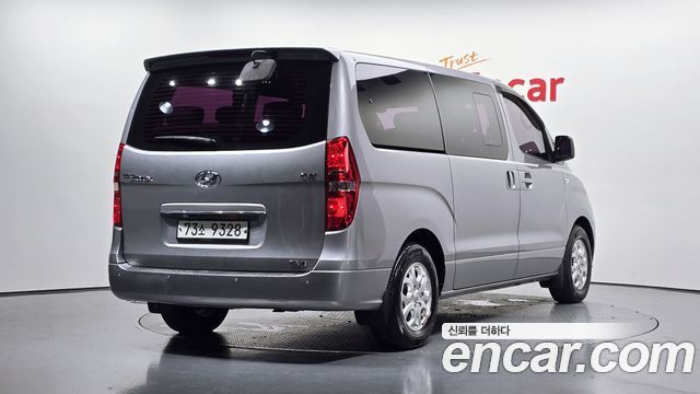 Hyundai Starex 2011 — photo 2