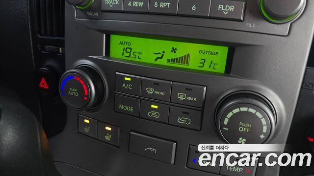 Hyundai Starex 2011 — photo 18