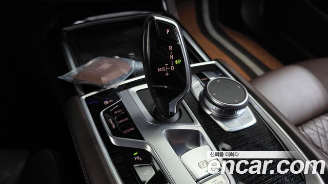 BMW 7-Series 2020 — photo 12
