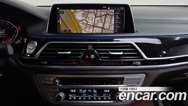 BMW 7-Series 2020 — photo 18