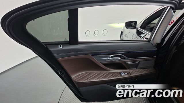 BMW 7-Series 2020 — photo 15
