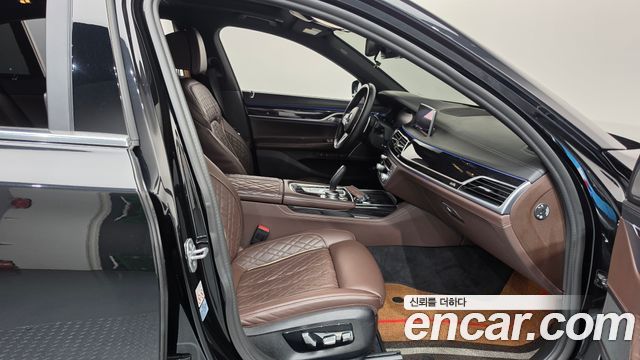 BMW 7-Series 2020 — photo 16