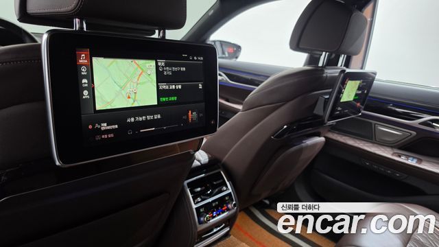 BMW 7-Series 2020 — photo 28
