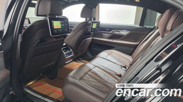 BMW 7-Series 2020 — photo 29