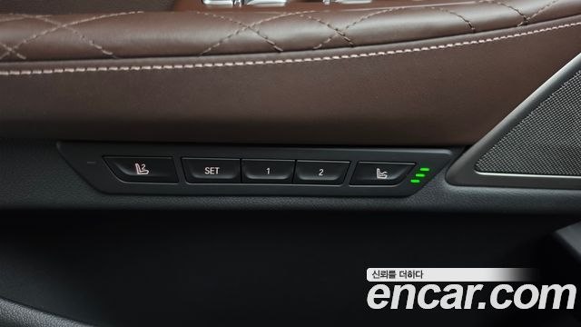 BMW 7-Series 2020 — photo 36