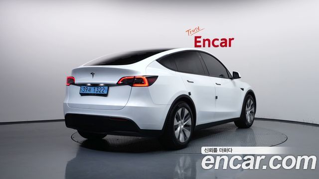 Tesla Model Y 2024 — photo 2