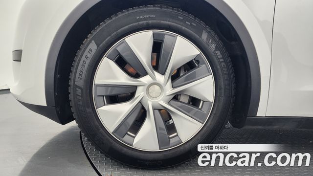 Tesla Model Y 2024 — photo 5
