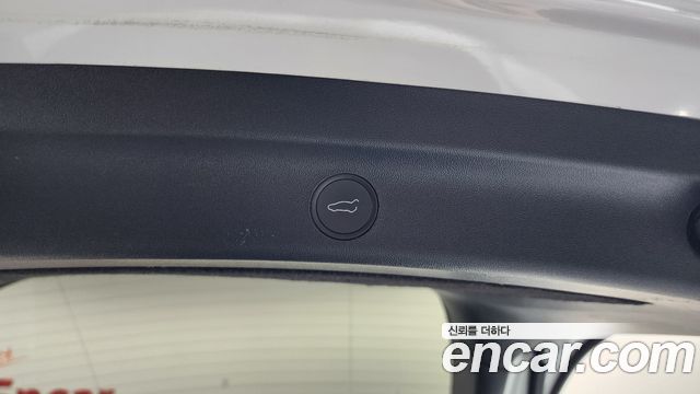 Tesla Model Y 2024 — photo 23