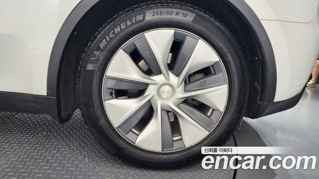 Tesla Model Y 2024 — photo 7