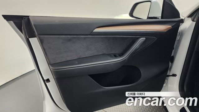 Tesla Model Y 2024 — photo 14