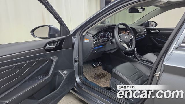 Volkswagen Jetta 2023 — photo 13