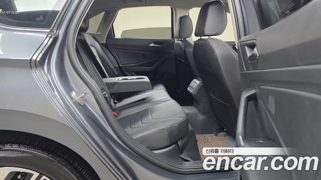 Volkswagen Jetta 2023 — photo 18