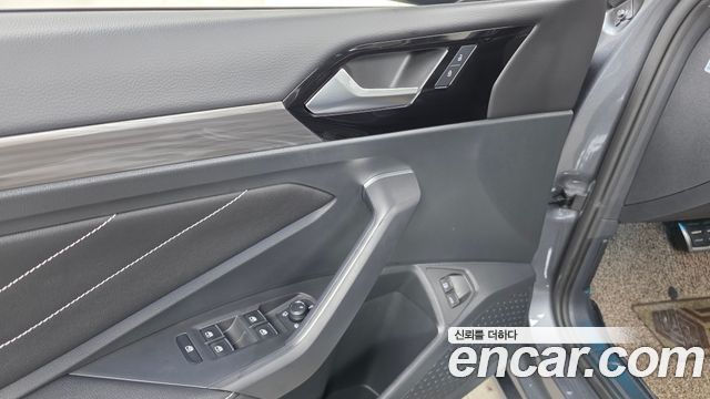 Volkswagen Jetta 2023 — photo 24