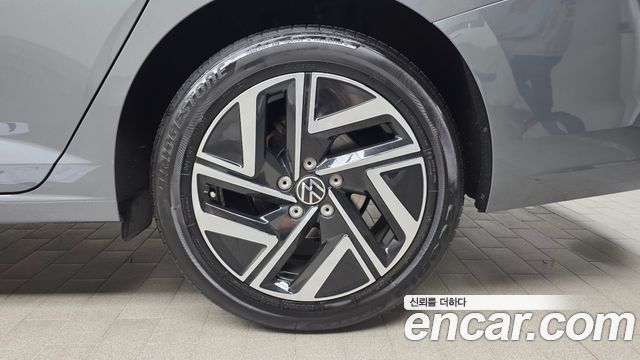 Volkswagen Jetta 2023 — photo 7