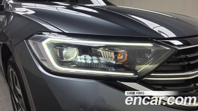 Volkswagen Jetta 2023 — photo 8