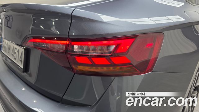 Volkswagen Jetta 2023 — photo 9
