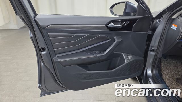Volkswagen Jetta 2023 — photo 14