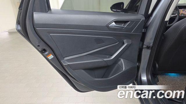 Volkswagen Jetta 2023 — photo 15