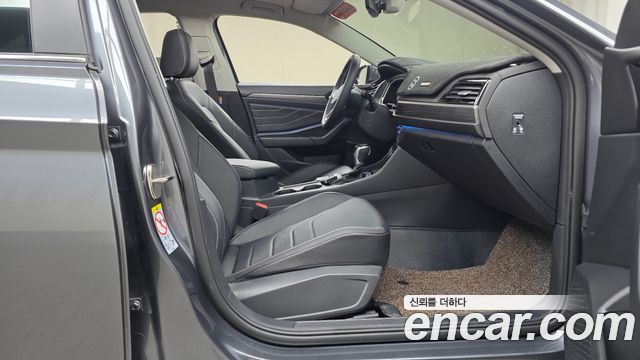 Volkswagen Jetta 2023 — photo 16