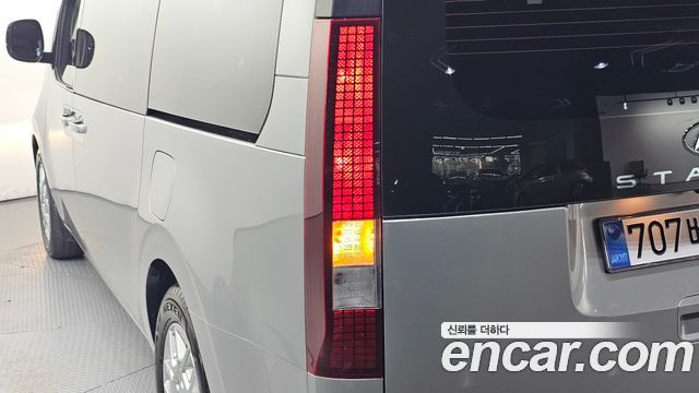 Hyundai Staria 2022 — photo 9