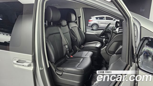Hyundai Staria 2022 — photo 16