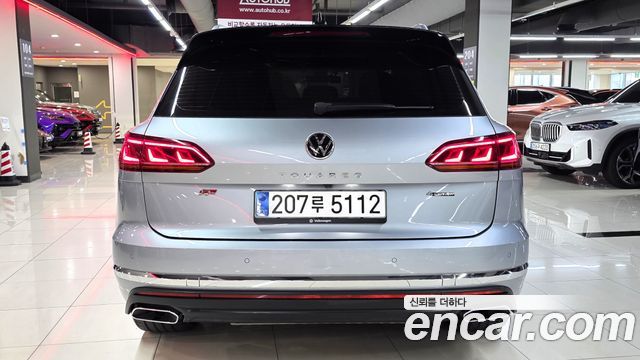 Volkswagen Touareg 2023 — photo 8