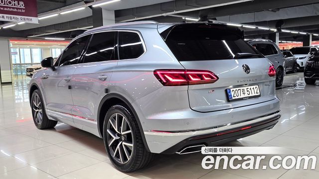 Volkswagen Touareg 2023 — photo 9