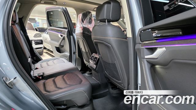 Volkswagen Touareg 2023 — photo 11