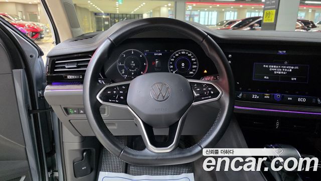 Volkswagen Touareg 2023 — photo 12