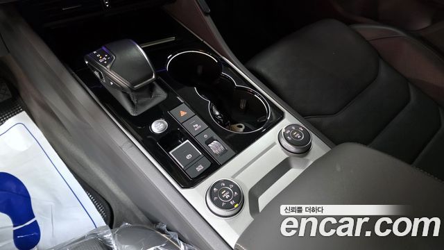 Volkswagen Touareg 2023 — photo 16