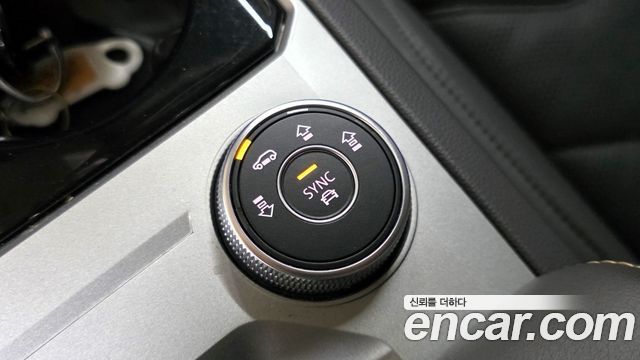 Volkswagen Touareg 2023 — photo 17