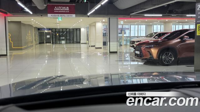 Volkswagen Touareg 2023 — photo 18