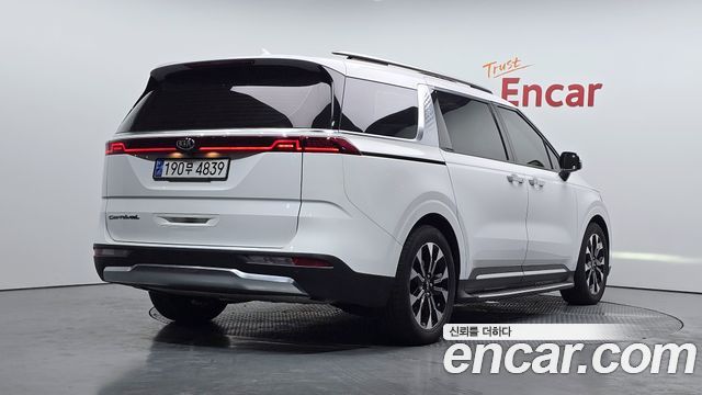 Kia Canival 2021 — photo 2