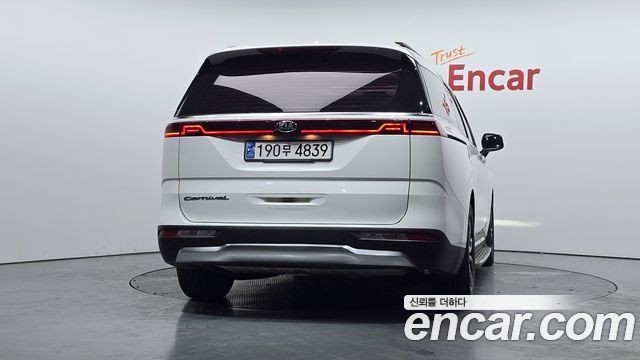Kia Canival 2021 — photo 4