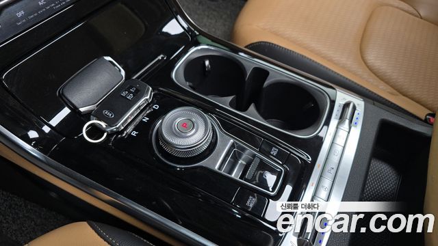 Kia Canival 2021 — photo 12