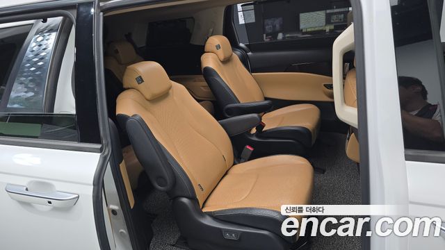 Kia Canival 2021 — photo 17