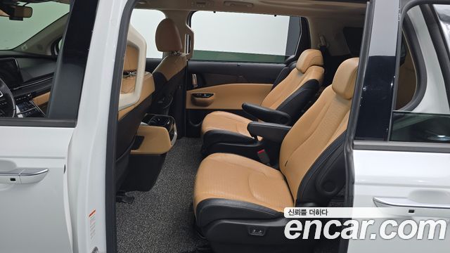 Kia Canival 2021 — photo 18