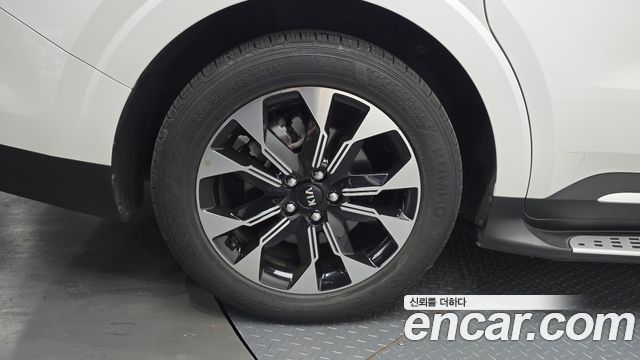 Kia Canival 2021 — photo 31