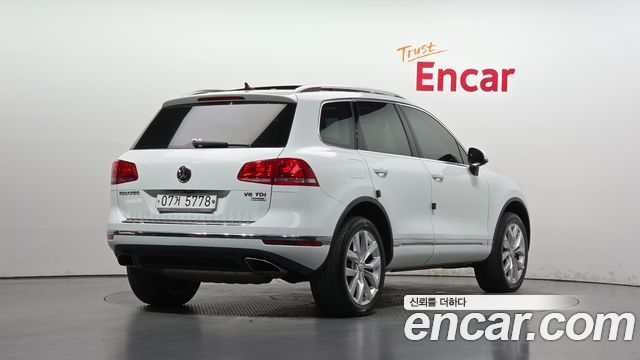 Volkswagen Touareg 2015 — photo 2