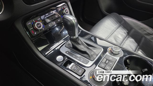 Volkswagen Touareg 2015 — photo 9