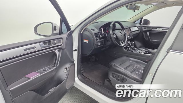 Volkswagen Touareg 2015 — photo 10